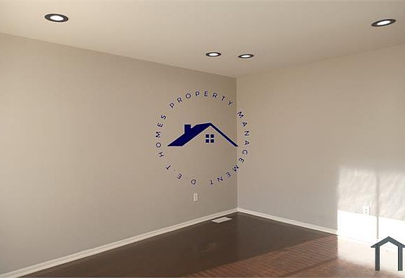 5th image of 15082 Sorrento St