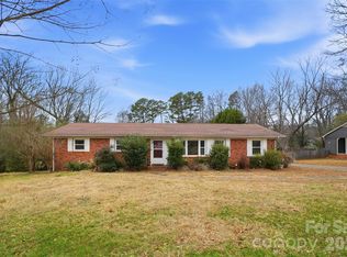 3029 Cresthill Dr, Charlotte, NC 28212