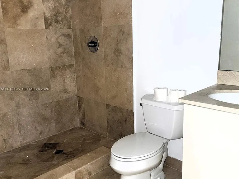 700 NE 25th St #1004 — Photo 16