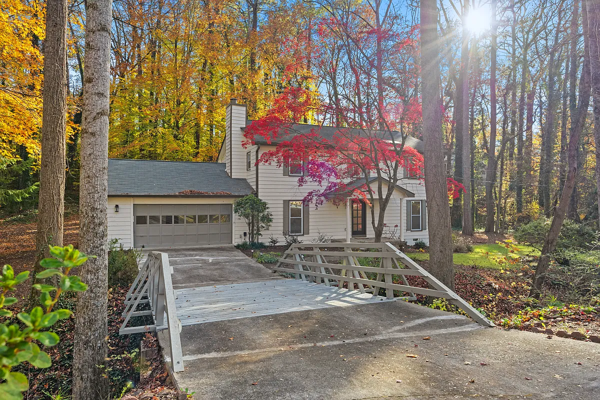 Building Photo - 82 Vanessa Dr SE
