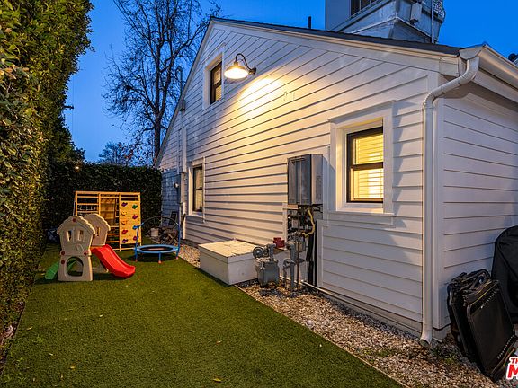 5th image of 10542 Bloomfield St