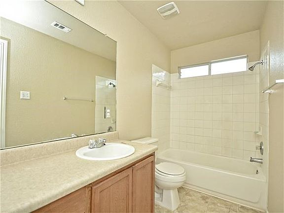 5th image of 304 Liberty St