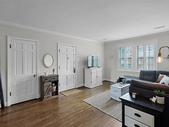 3rd image of 817 Westwood Dr APT 3W