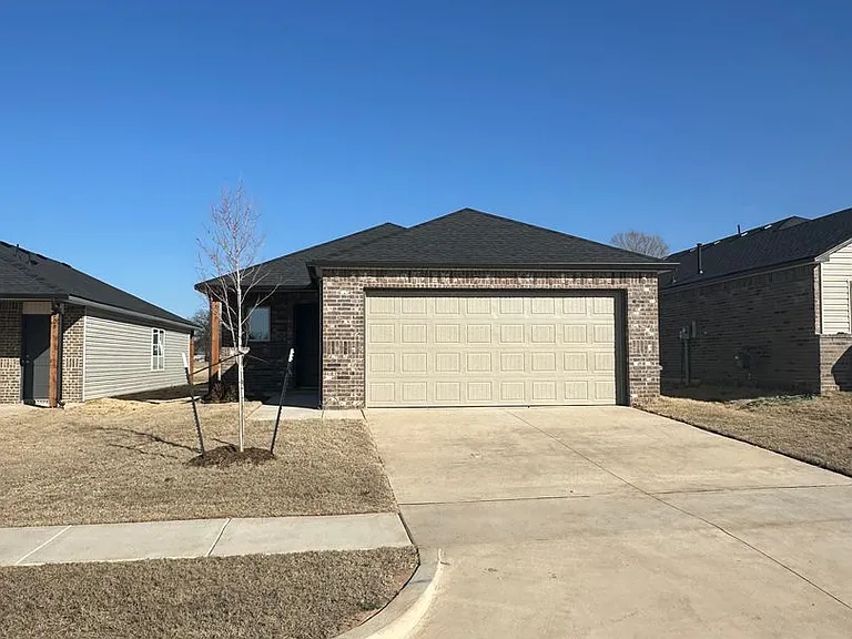 1213 Meadow Brook Dr — Photo 3