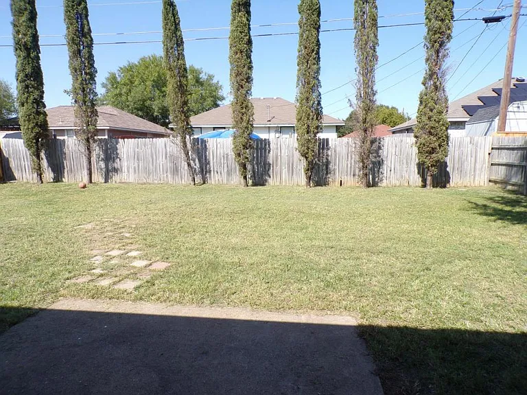 3607 Crescent Dr — Photo 3