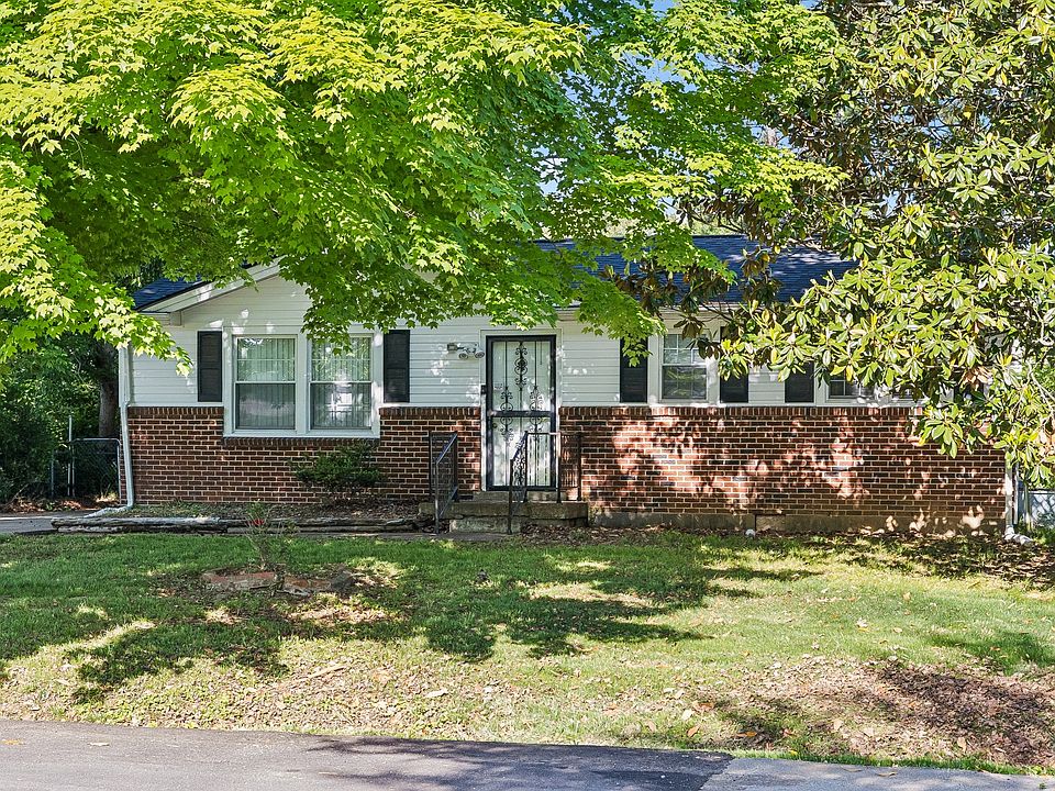 1st image of 810 Country Club Dr