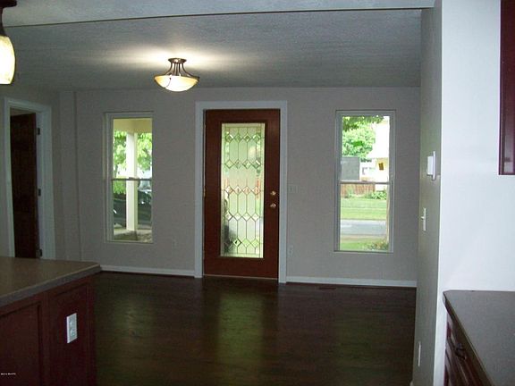 4th image of 413 S Sophia St
