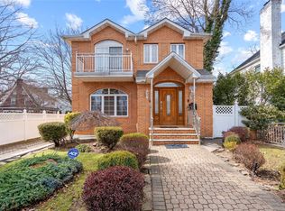 32-40 213th St, Bayside, NY 11361