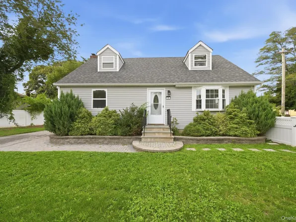 85 Schleigel Boulevard, South Farmingdale, NY 11735