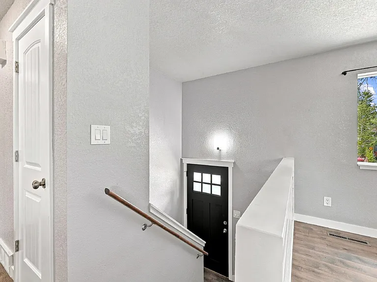 2523 Ember Dr — Photo 2
