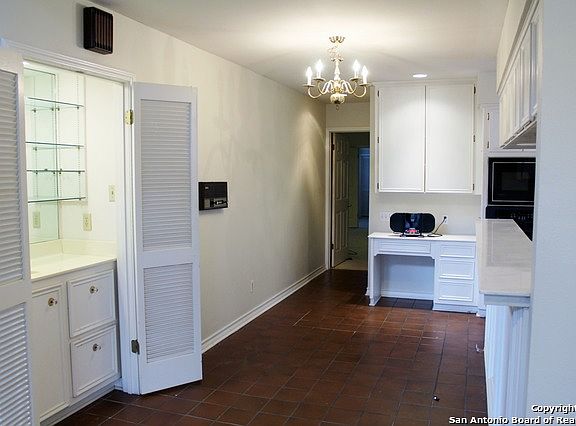 5th image of 2405 Birkdale Ln E