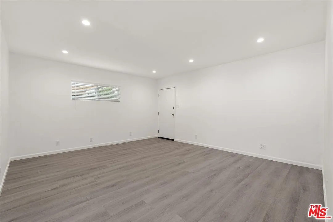 2 bed, 1.0 bath, 726 sqft, $3,500 — Photo 3
