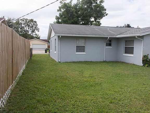 3rd image of 3300 Heather Dr