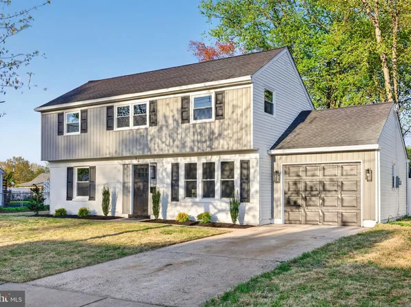 16 Briarcliff Rd, Marlton, NJ 08053