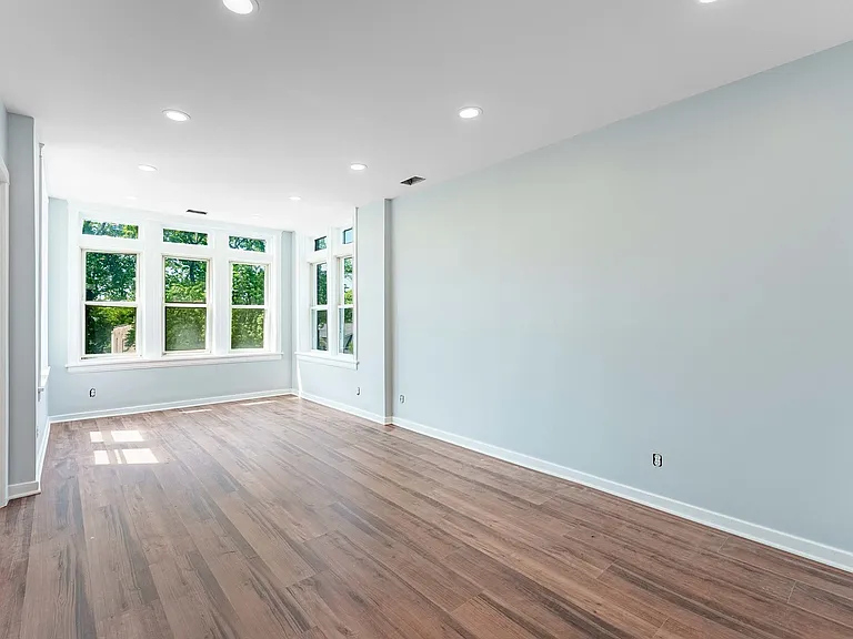 3720 W Eddy St #3 — Photo 2