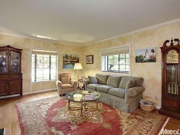 3rd image of 2932 Land Park Dr