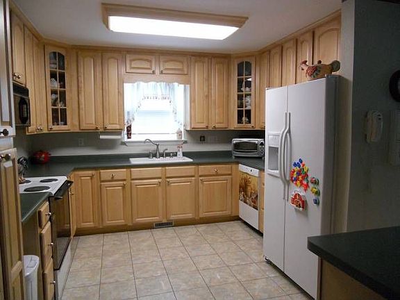 277 Amherst Kitchen