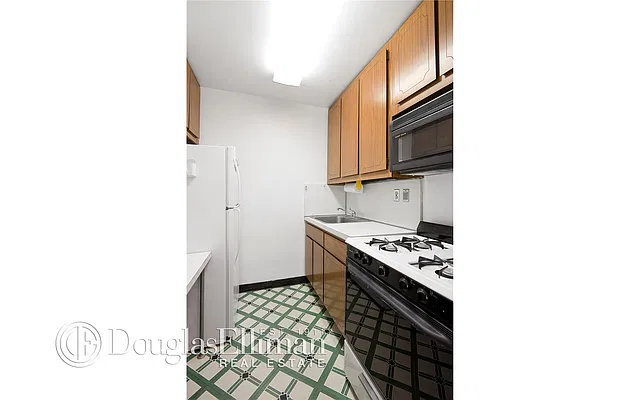 Rented by Douglas Elliman | media 4