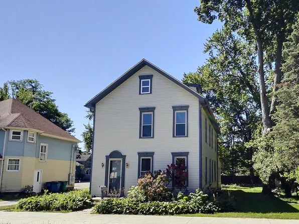 510 1st St, La Porte, IN 46350