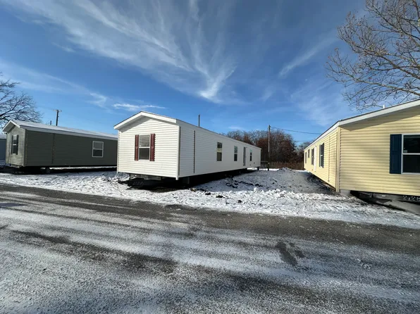 402 Mallard Dr SE, Demotte, IN 46760