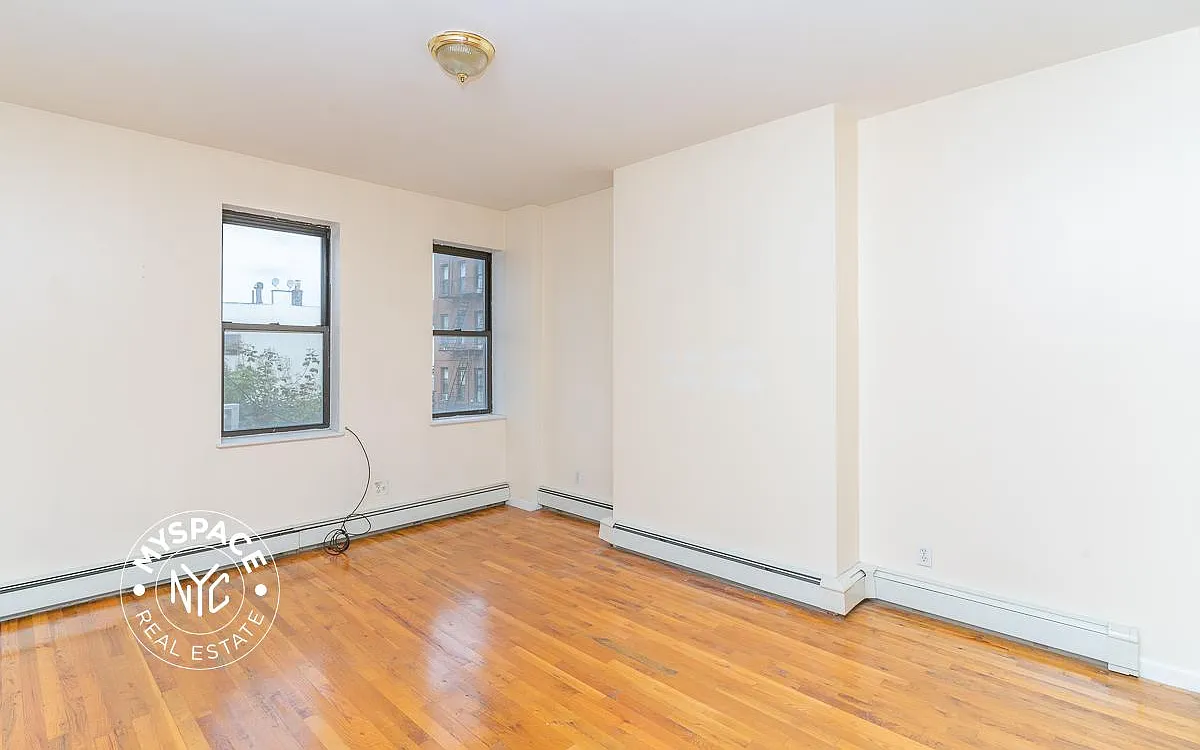 95 Seigel Street — Photo 2