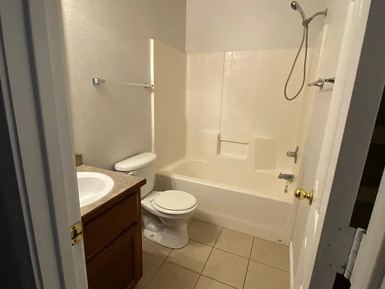611 Oliver Ln — Photo 15