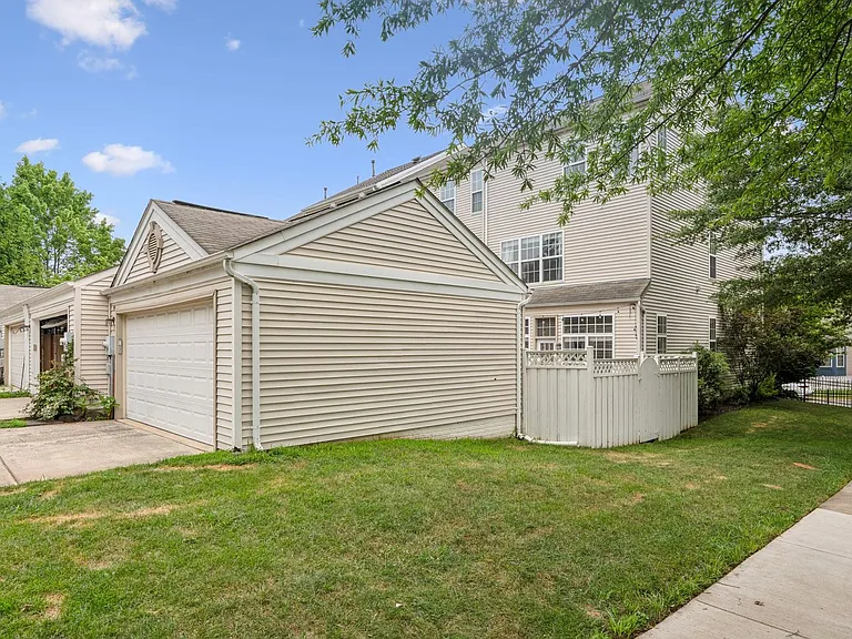 20353 Bowfonds St — Photo 38