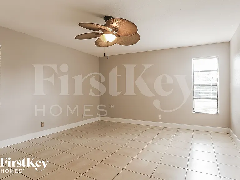 1013 SW 49th Ave — Photo 8