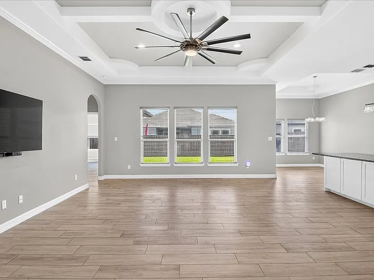 6718 Stuyvesant Ct — Photo 5