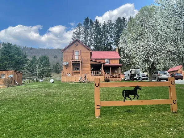 861 Sugar Maple Rd, Camp Creek, WV 25820