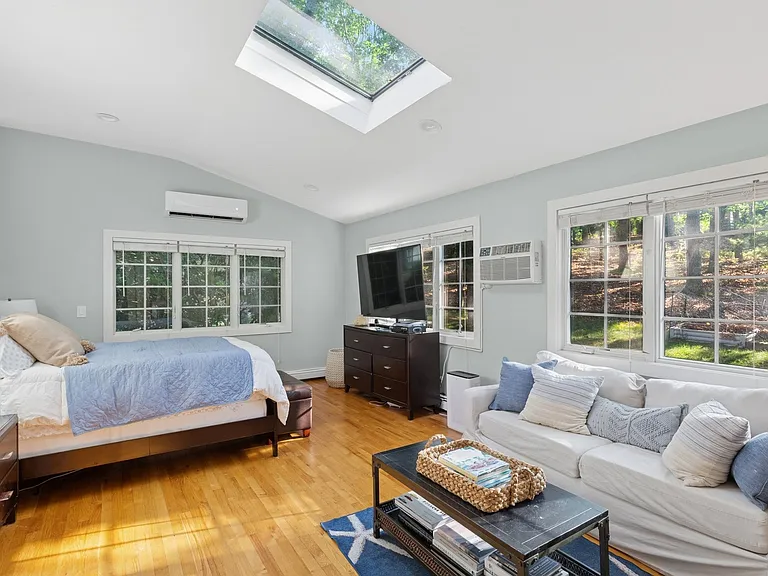 17 Montauk Ave — Photo 19