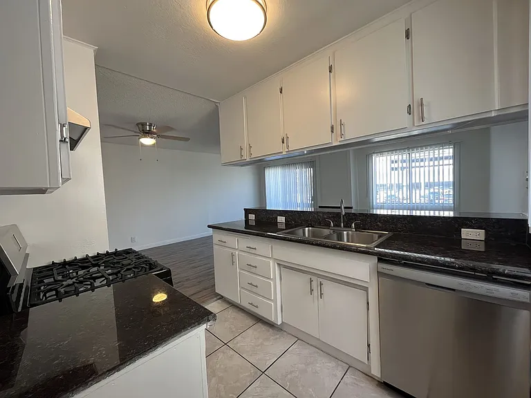 Independence Apartments — Photo 3