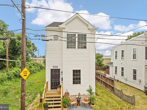 3rd image of 1038 44th St NE