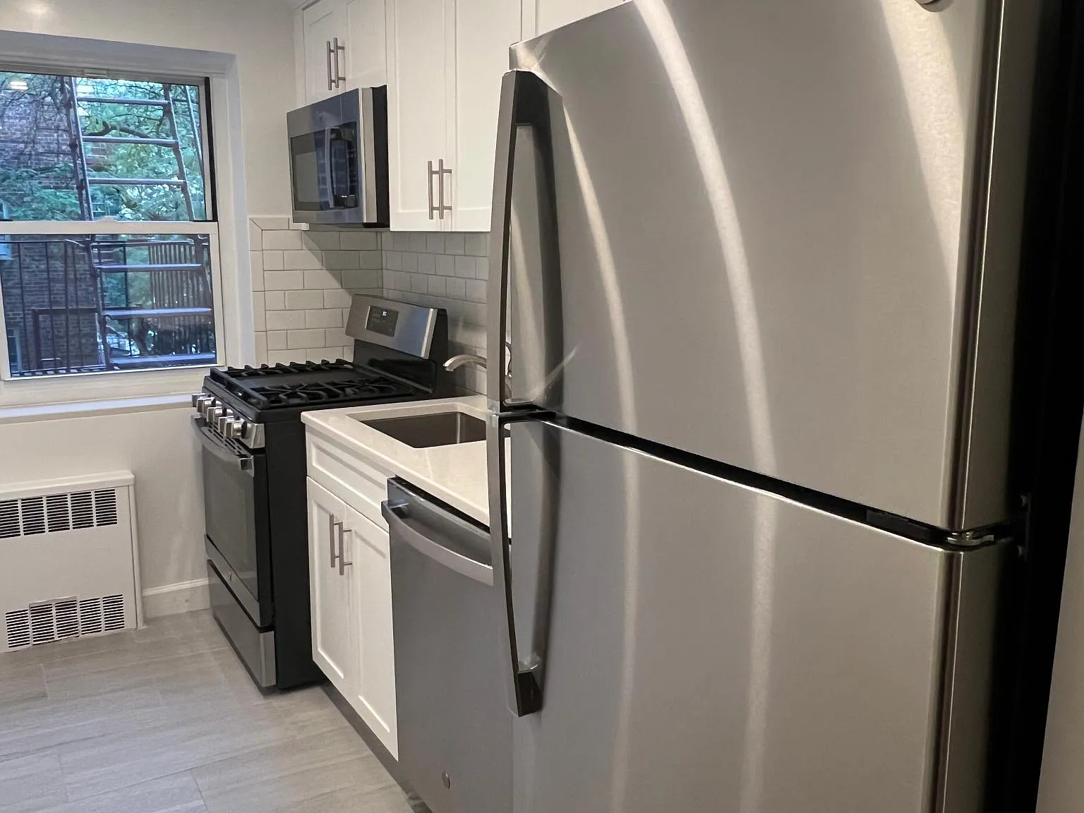 13520 Hoover Ave — Photo 3