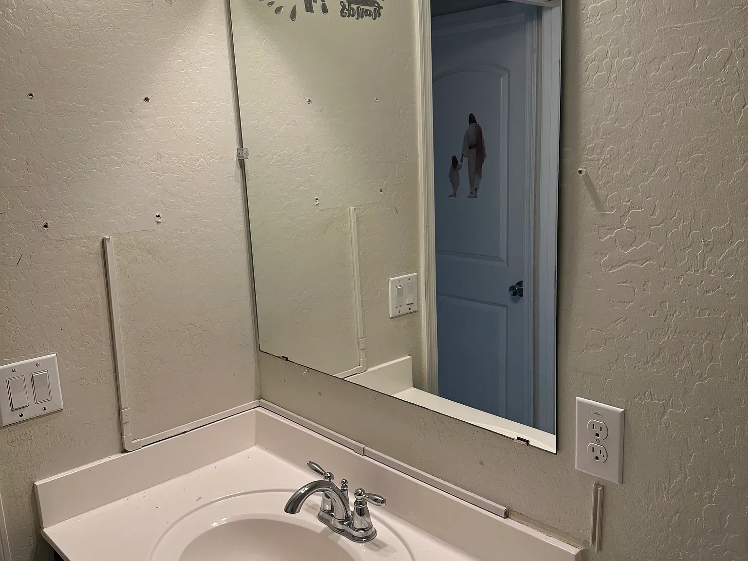 5 bed, 2026 sqft, $600 — Photo 3