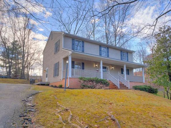 7 Hidden Valley Ln, Radford, VA 24141