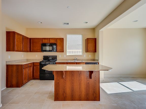 4th image of 1073 Cactus Rock St