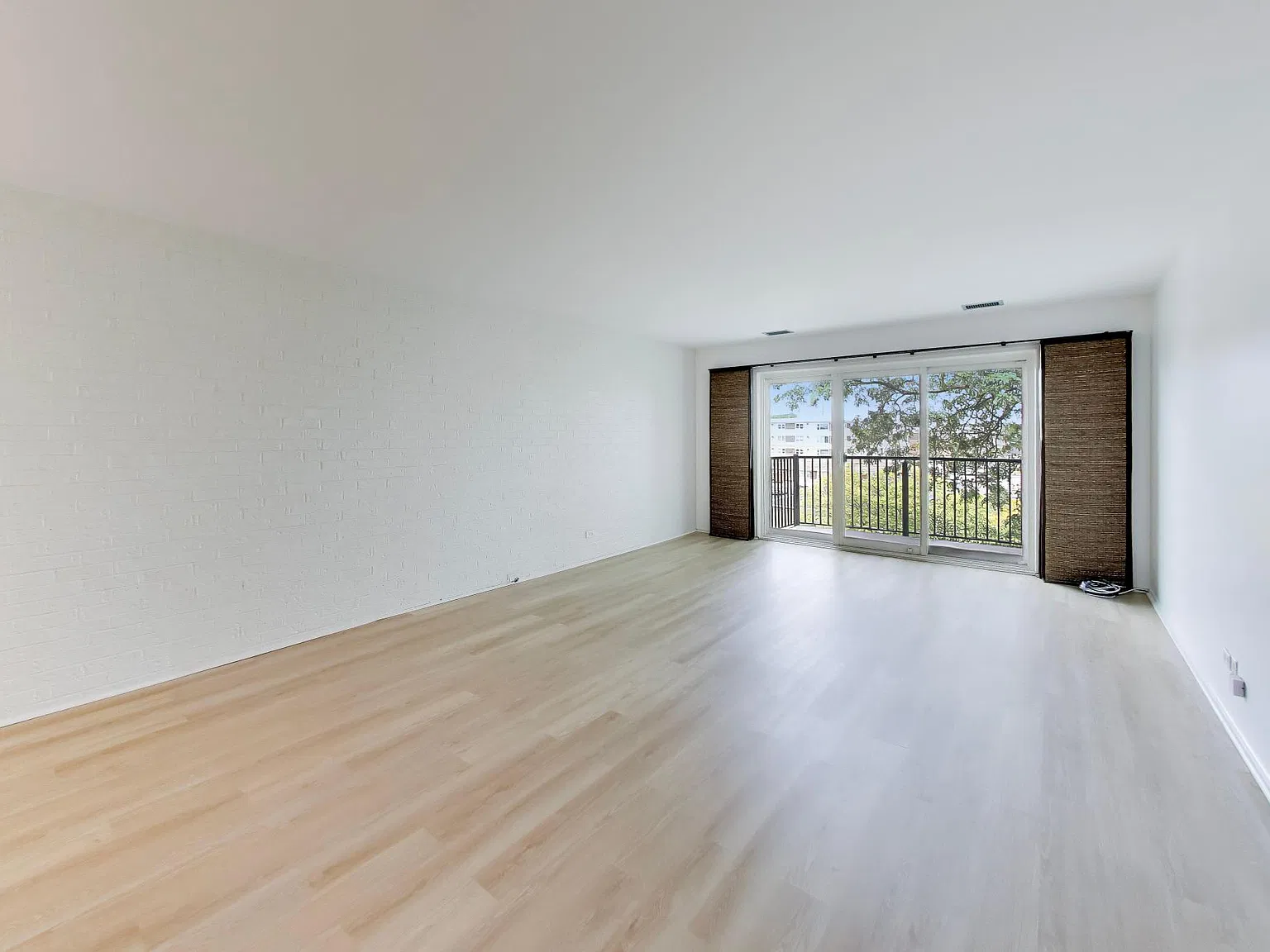 2 bed, 1217 sqft, $2,200 — Photo 3
