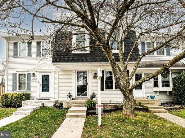 43 Bickel Ct, Sterling, VA 20165