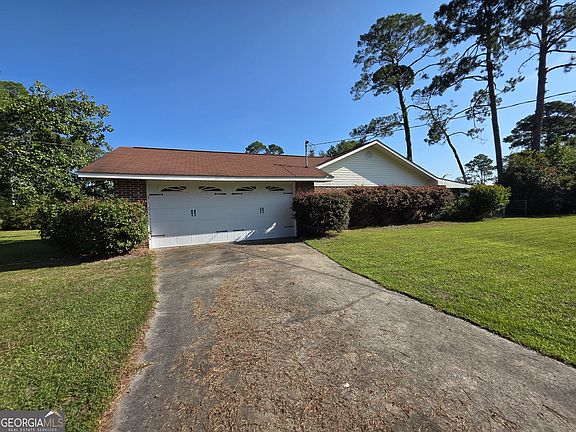 5th image of 227 Colonial Dr