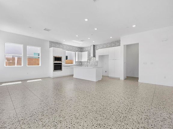 4th image of 2654 Lavender Ln