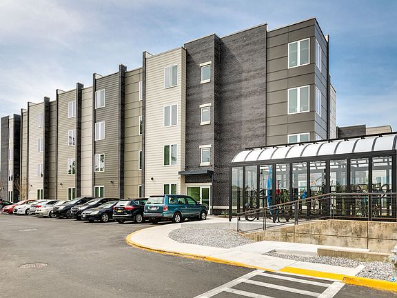 3rd image of 720 E 6th St #421