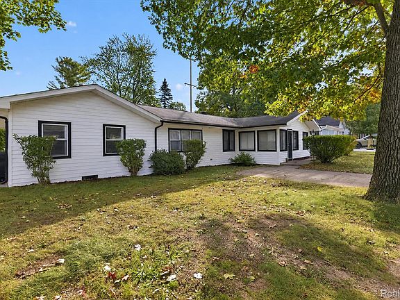 4th image of 2929 Russell Ct