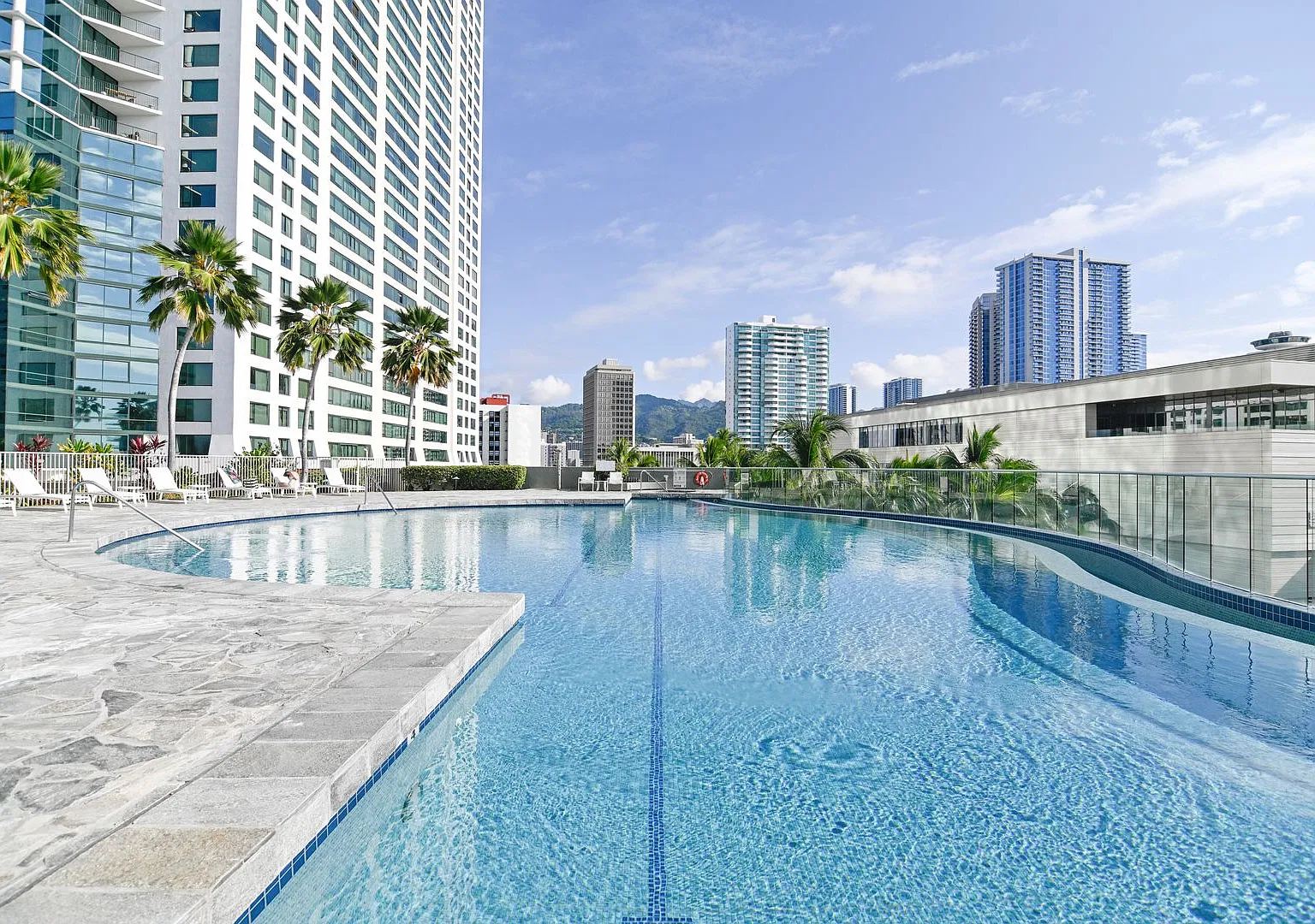 Fully Furnished And Spacious 2 Bedroom 2 Bath - Ocean View! — Photo 2