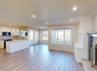 3 Hamptons Grv NW, Calgary, AB T3A5C2