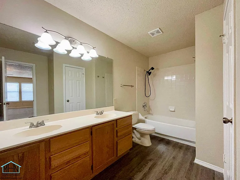 8143 Chestnut Manor Dr — Photo 23