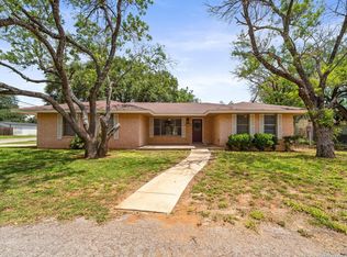 1305 E Colorado, Pearsall, TX 78061