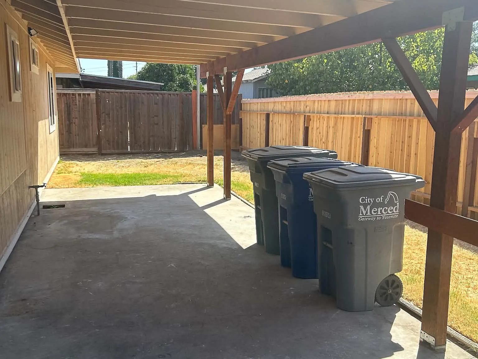 3 bed, 1063 sqft, $1,900 — Photo 2
