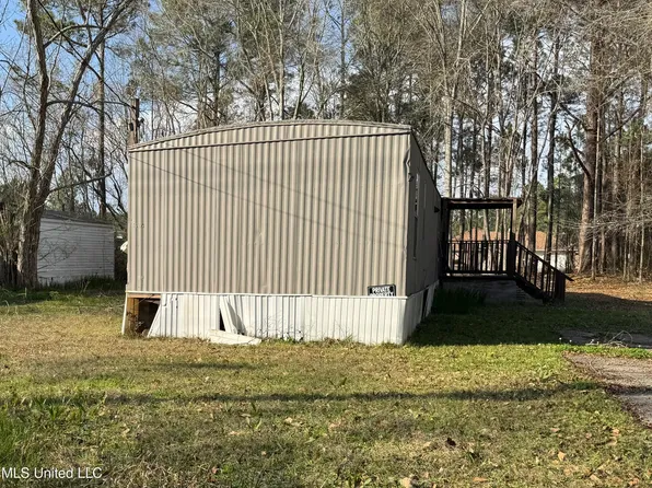 1928 Broadmoor Dr, Gautier, MS 39553