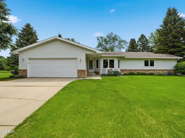 913 James Ave SE, East Grand Forks, MN 56721